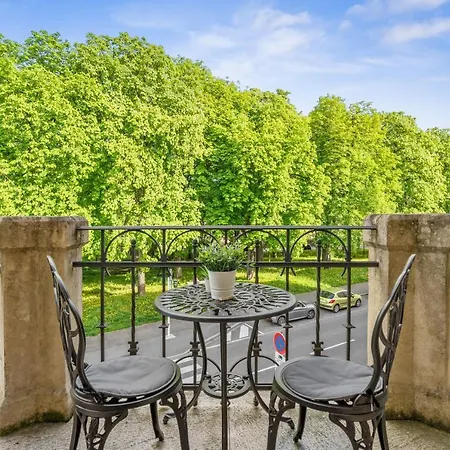 Charming With Balcony In Center Villa *