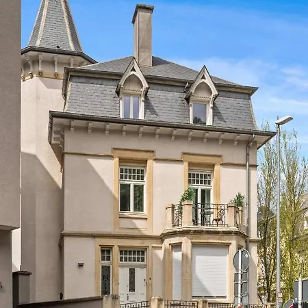 Villa Charming With Balcony In Center
