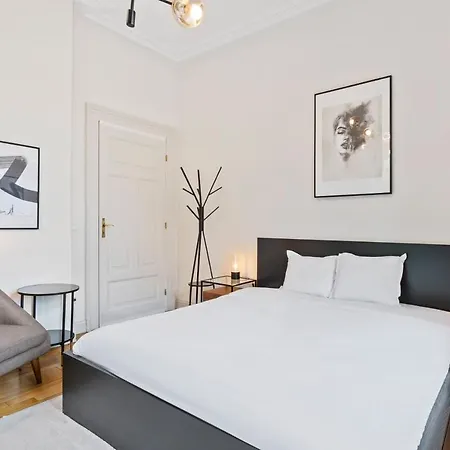 Charming With Balcony In Center 룩셈부르크