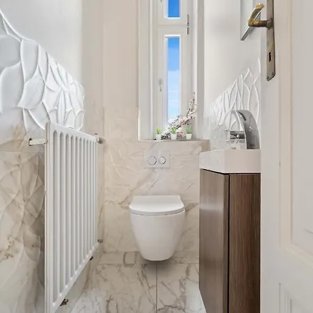 Charming With Balcony In Center * Люксембург